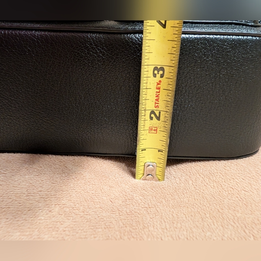 DKNY Tinsley Crossbody or "camera bag" style NWT - Picture 4 of 16